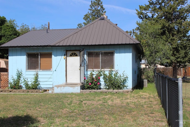 view of front of home with a front yard