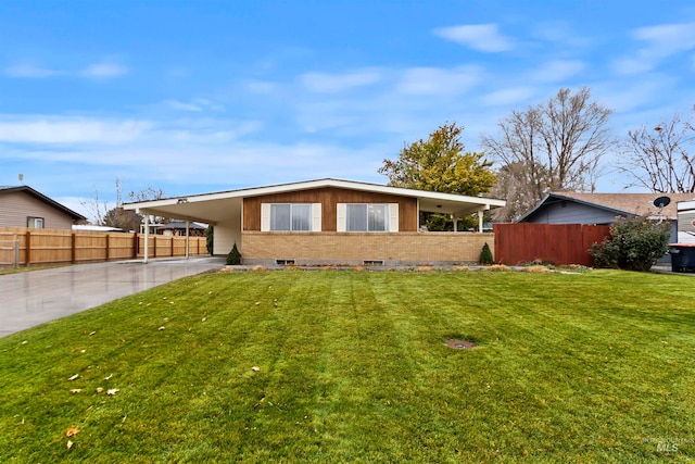 view of front of house featuring fence, a front lawn, a carport, and concrete driveway