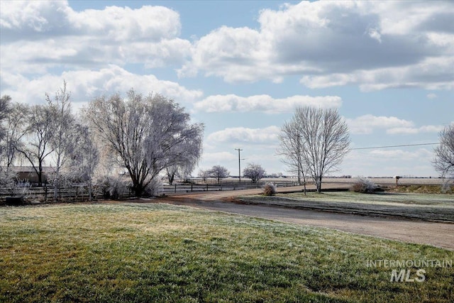 view of yard with a rural view