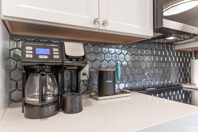 2906 W Kathryn St, Boise, ID 83705 - bar featuring tasteful backsplash and range hood