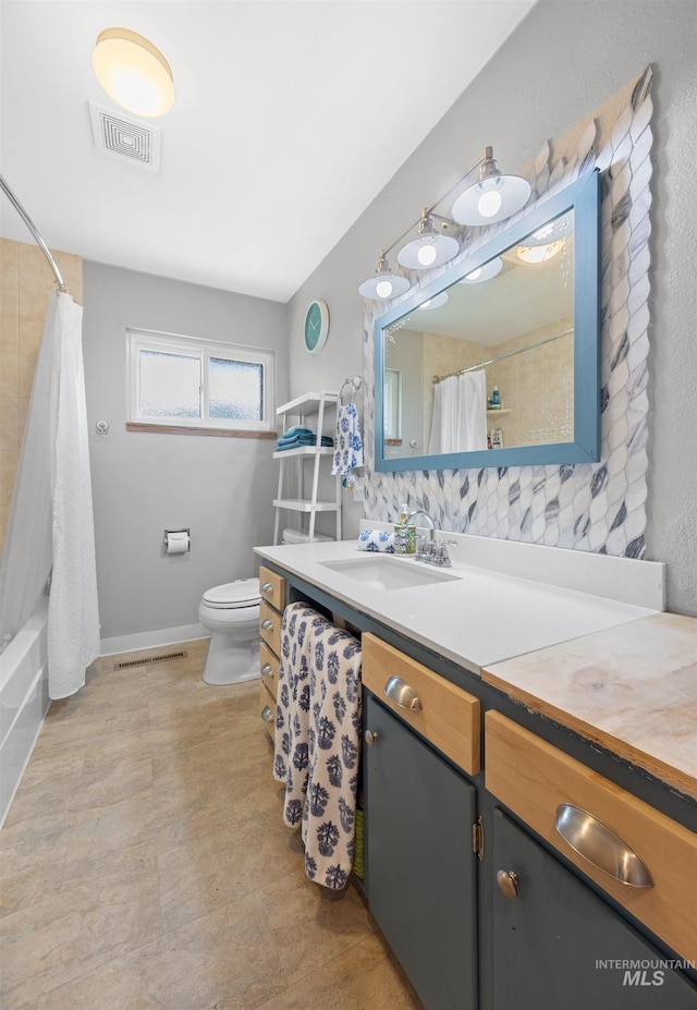 2906 W Kathryn St, Boise, ID 83705 - bathroom with toilet, vanity, baseboards, and shower / bath combination with curtain