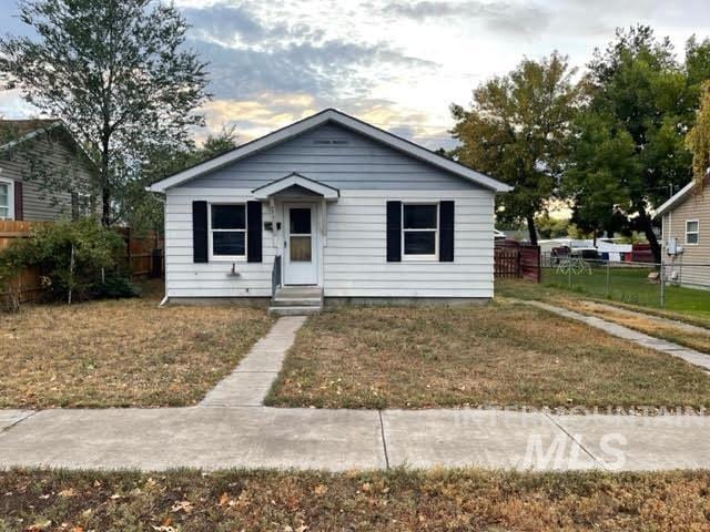 271 Tyler St, Twin Falls, ID 83301 - view of bungalow-style house