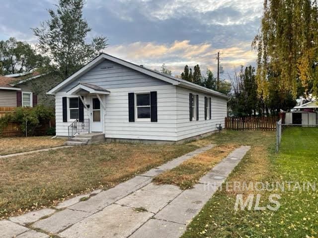 271 Tyler St, Twin Falls, ID 83301 - view of front of house featuring driveway