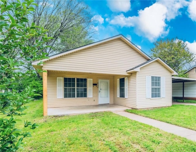 view of front of house featuring a front yard