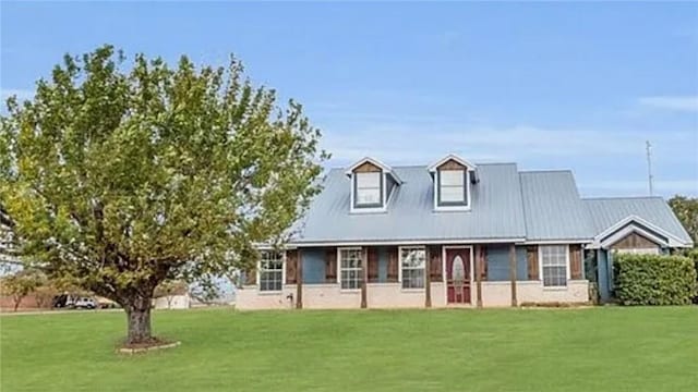 new england style home with a front yard