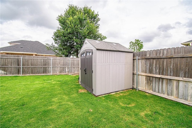 view of outdoor structure featuring a yard