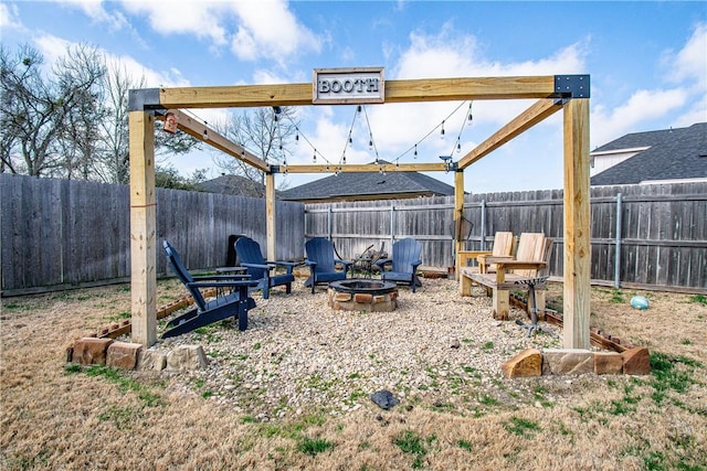 view of yard featuring an outdoor fire pit