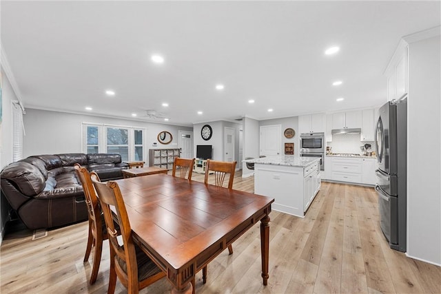 dining area with recessed lighting, crown molding, and light wood finished floors