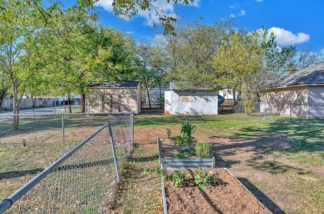 view of yard with a shed