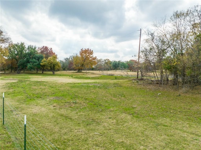 view of yard featuring a rural view