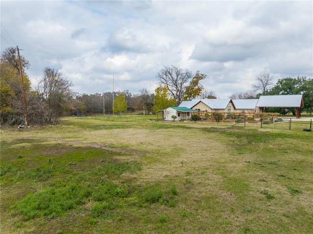 view of yard featuring a rural view