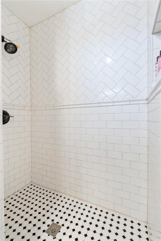 bathroom with tiled shower