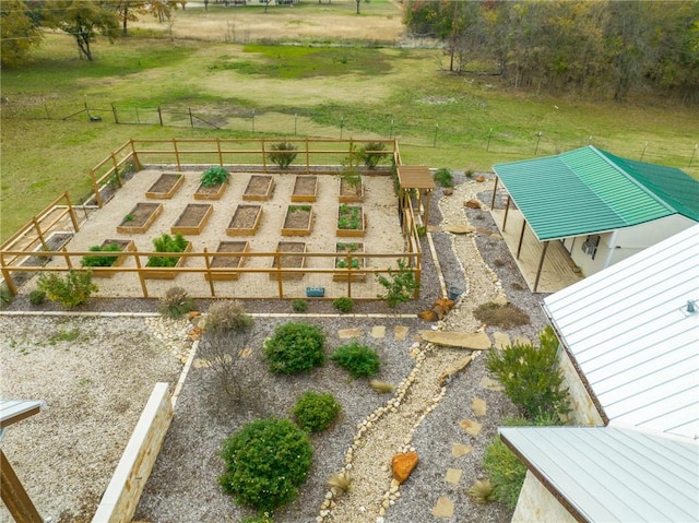 view of yard featuring a rural view