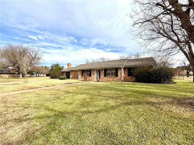 view of front facade with a front yard