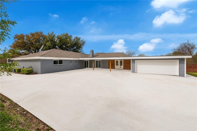 single story home featuring a garage