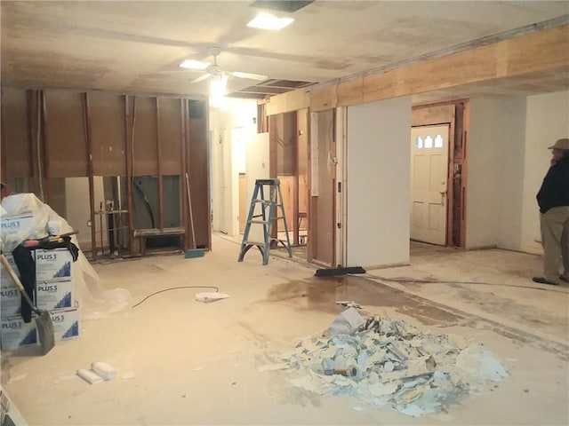 basement with ceiling fan