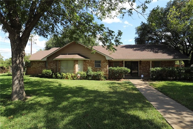 single story home with a front lawn