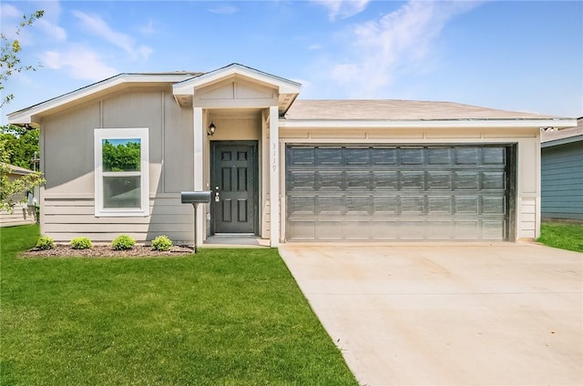 ranch-style house featuring a front lawn and a garage