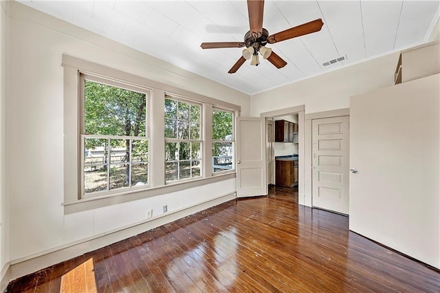 empty room featuring dark hardwood / wood-style floors and ceiling fan