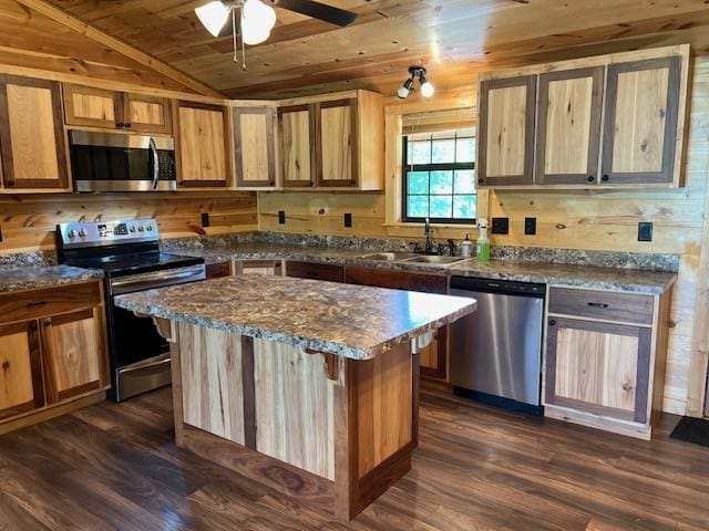 kitchen featuring sink, a center island, wooden ceiling, lofted ceiling, and appliances with stainless steel finishes