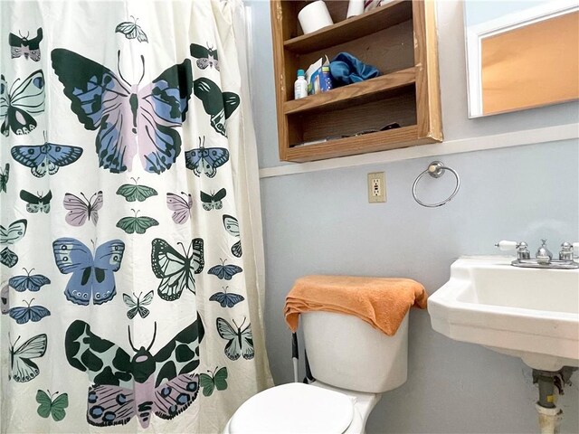 bathroom featuring toilet and sink