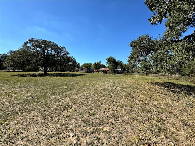 view of yard featuring a rural view