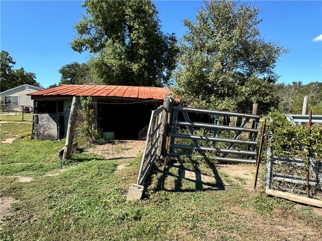 exterior space featuring an outbuilding