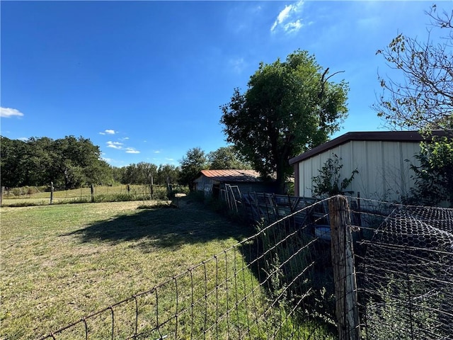 view of yard featuring a rural view