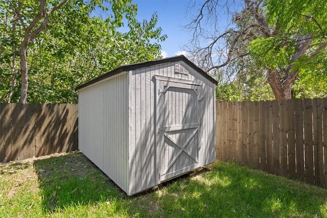 view of outdoor structure featuring a yard