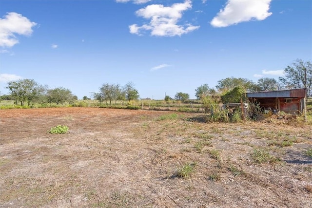 view of yard featuring a rural view