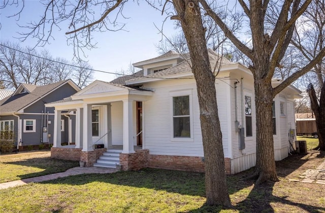 view of front of home featuring a front lawn and central air condition unit