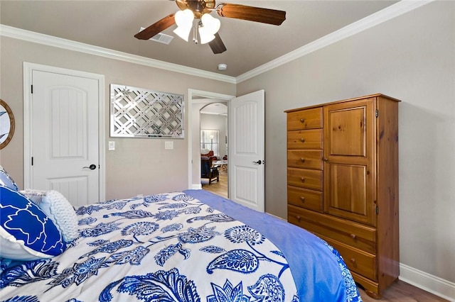 bedroom featuring baseboards, visible vents, a ceiling fan, and ornamental molding