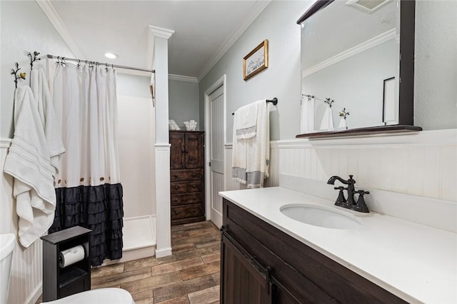 bathroom with vanity, crown molding, and a shower with shower curtain