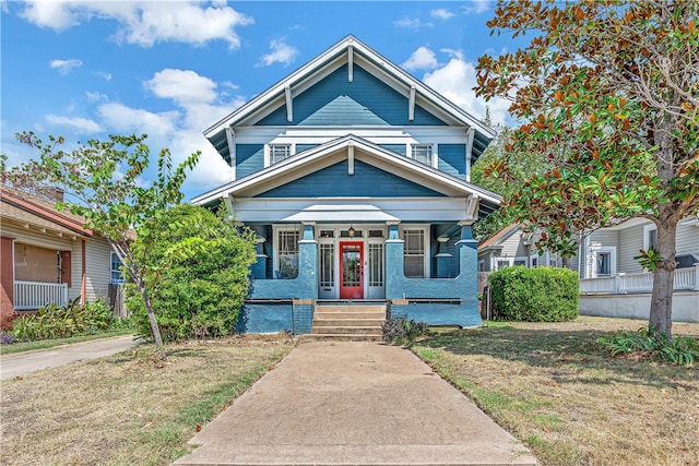 view of front of home featuring a front lawn