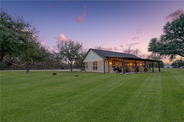 view of yard at dusk