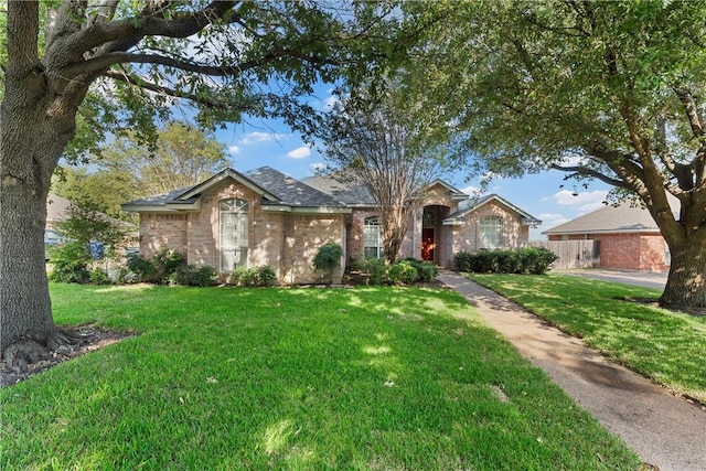 ranch-style house featuring a front yard