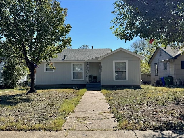 view of front of property with a front lawn