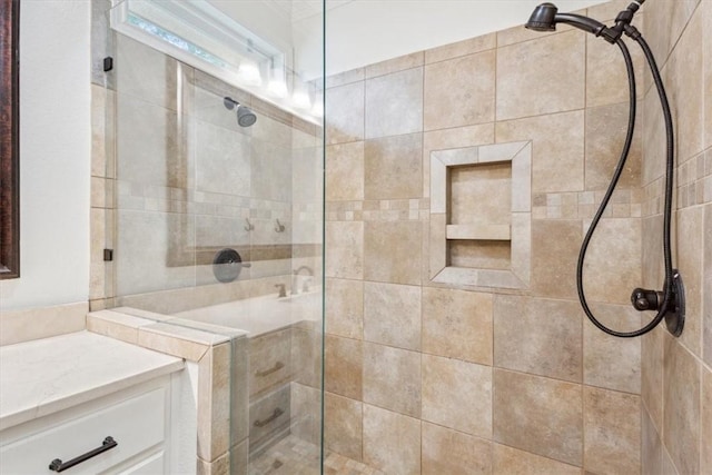 bathroom featuring a tile shower