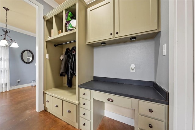 mudroom featuring a notable chandelier and ornamental molding