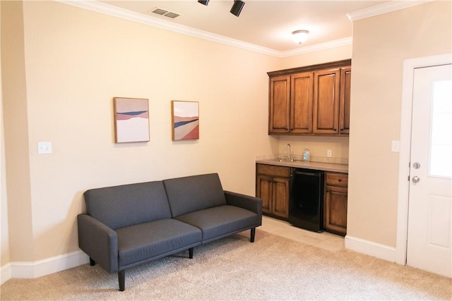 living area featuring light carpet, visible vents, baseboards, ornamental molding, and indoor wet bar