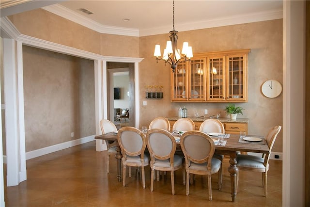 dining room with baseboards, ornamental molding, visible vents, and an inviting chandelier