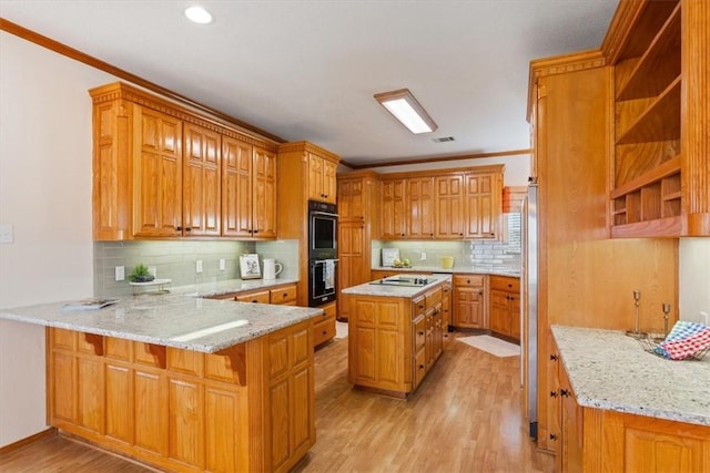 kitchen featuring kitchen peninsula, light hardwood / wood-style floors, tasteful backsplash, and ornamental molding