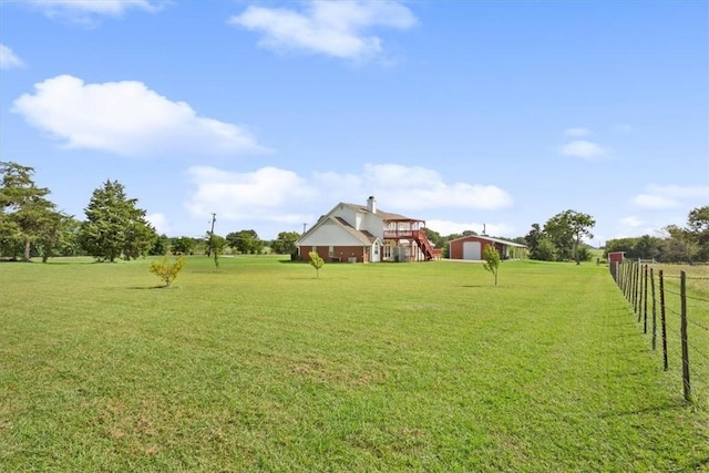 view of yard featuring a rural view