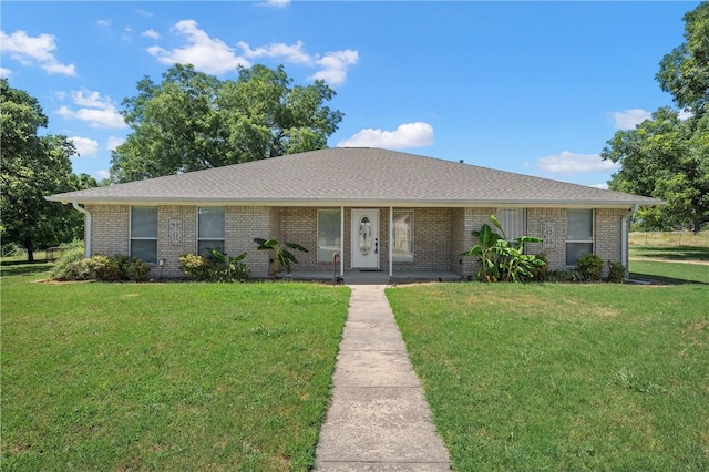 ranch-style home featuring a front lawn