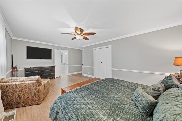 bedroom with ceiling fan, light hardwood / wood-style flooring, and crown molding