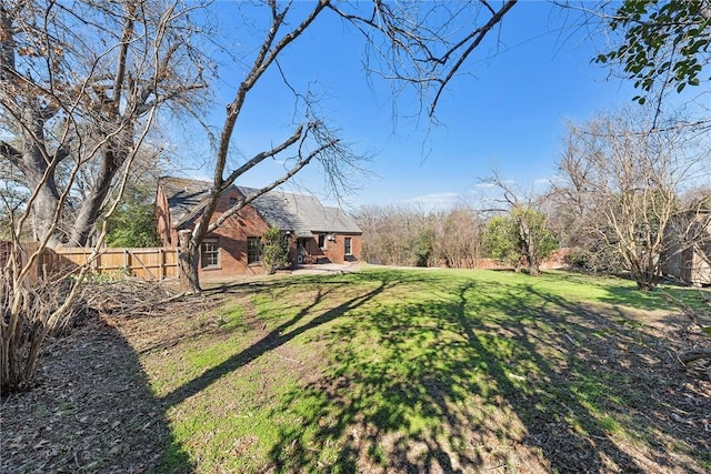 view of yard featuring a patio area