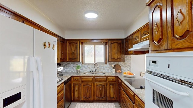 kitchen with tasteful backsplash, sink, a textured ceiling, and white appliances