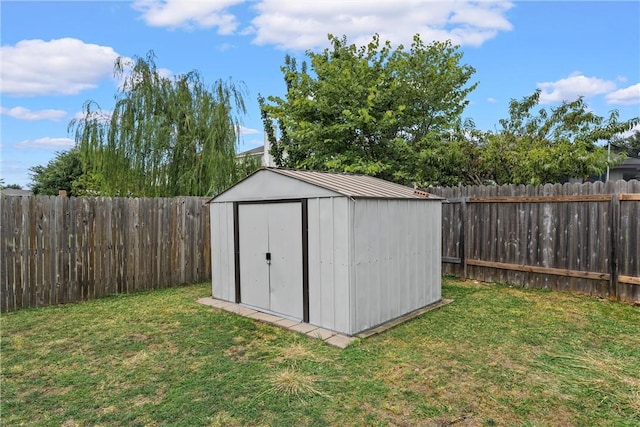 view of outdoor structure featuring a yard