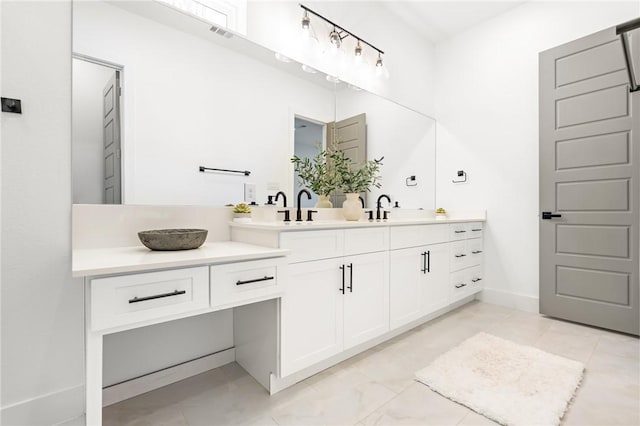 bathroom with vanity