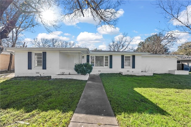 single story home featuring a front lawn